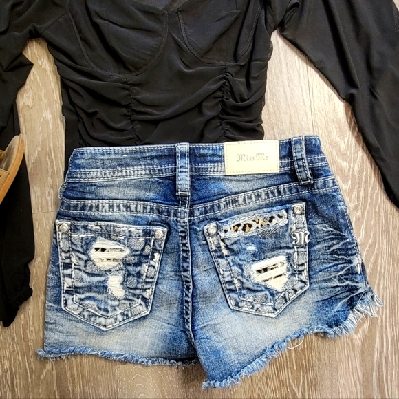 Miss Me Jean shorts - Picture 2 of 2
